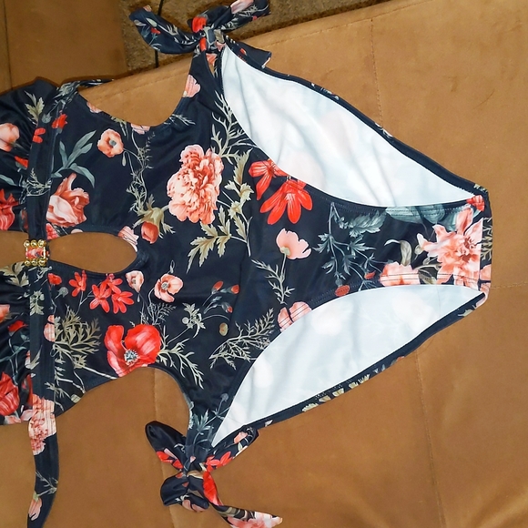 One piece monokini - Picture 7 of 9